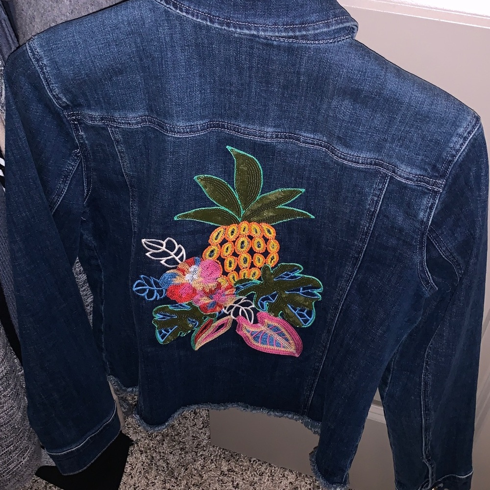 Signature Embroidered Chico's Navy Blue Denim Button Up Stretch Jacket - Picture 4 of 16